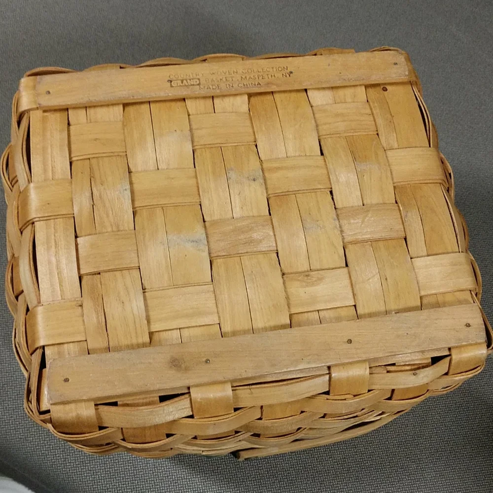 Rustic woven basket with handle